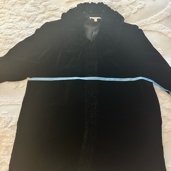 GORGEOUS BLACK VELVET JACKET WITH EMBELLISHED ACCENTS SIZE LARGE - Picture 8 of 8